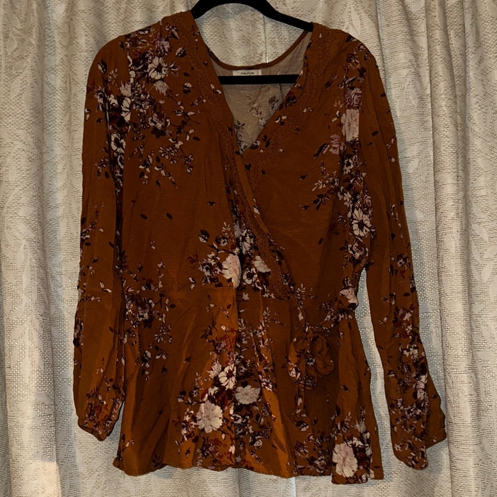 4/$15 Floral Wrap Top in Brown-orange Sz 1x